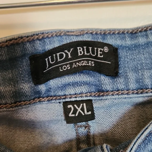 Distressed Ripped Blue Denim Women's Judy Blue Comfy Stretchy Shorts Size 2XL - Picture 2 of 7